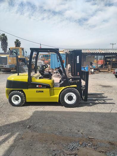 Usado 2015 GRUA HORQUILLA CLARK 05SD