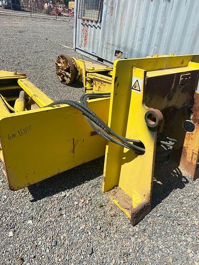 Usado MANIPULADOR DE NEUMATICOS 2557A