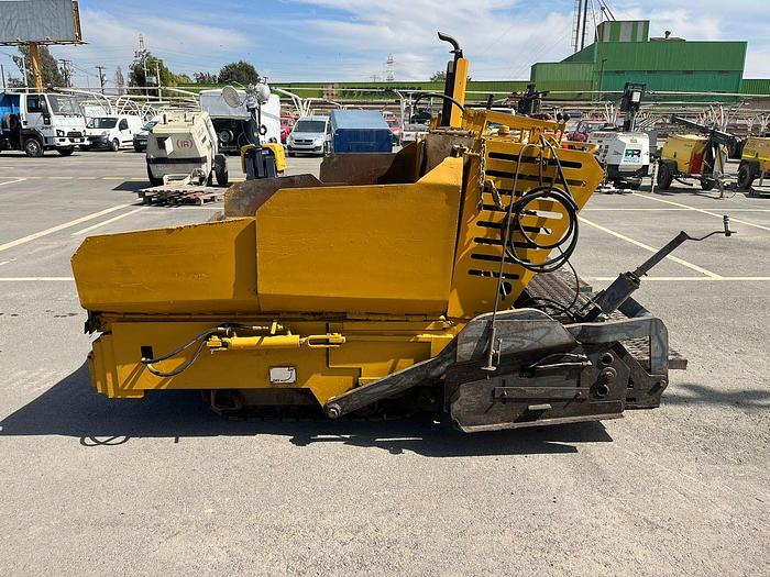 Usado 2002 GEHL 1648 Motor Yanmar de 48HP