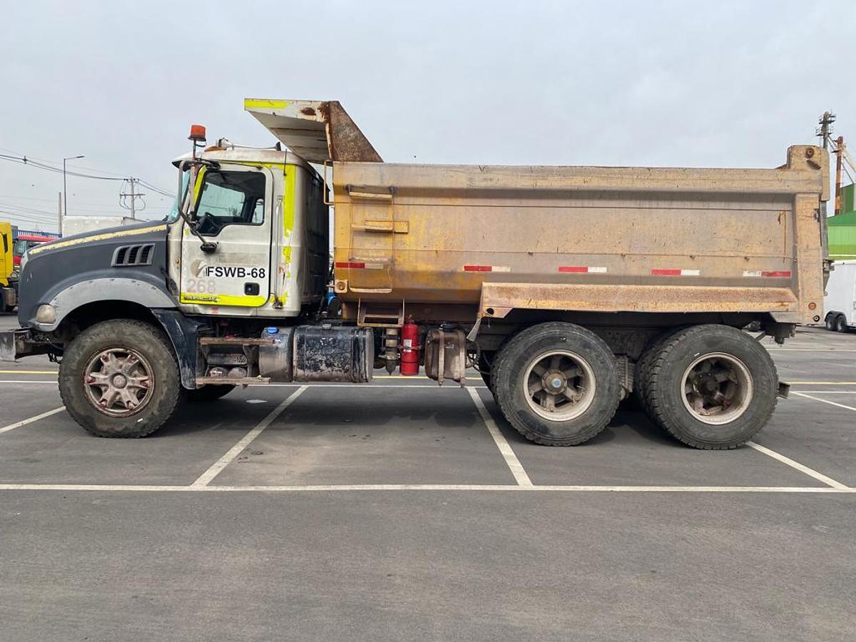 Usado CAMION TOLVA MACK GU813 6X4
