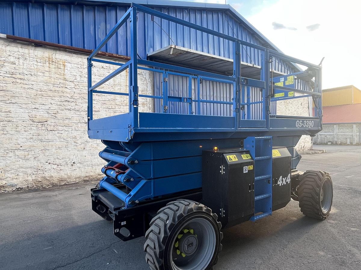 Used 2023 GENIE GS3390