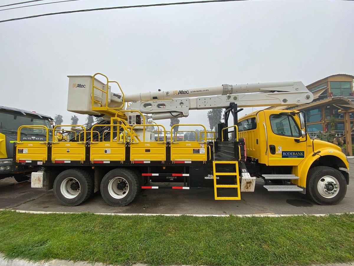 Used 2024 FREIGHTLINER M2106