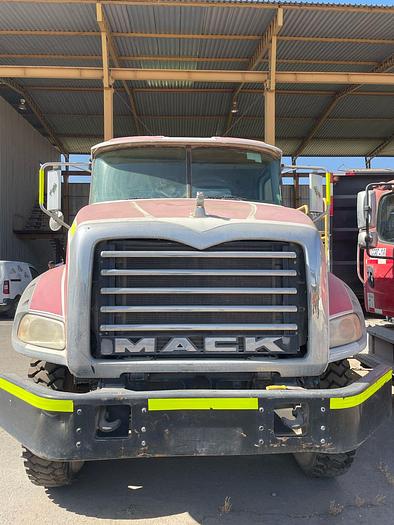 Used 2012 MACK GU813