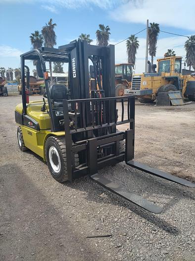 Usado 2015 GRUA HORQUILLA CLARK 05SD