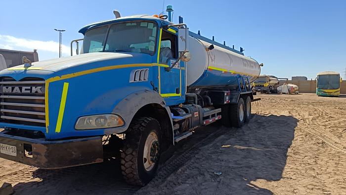 Used 2016 MACK GU813E