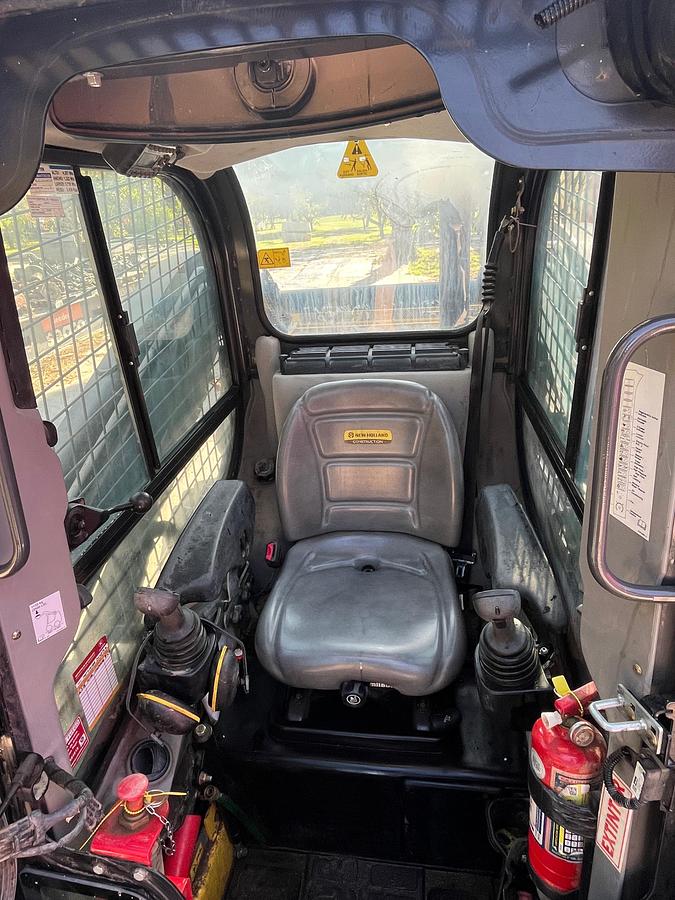Usado Mini Cargador New Holland L235
