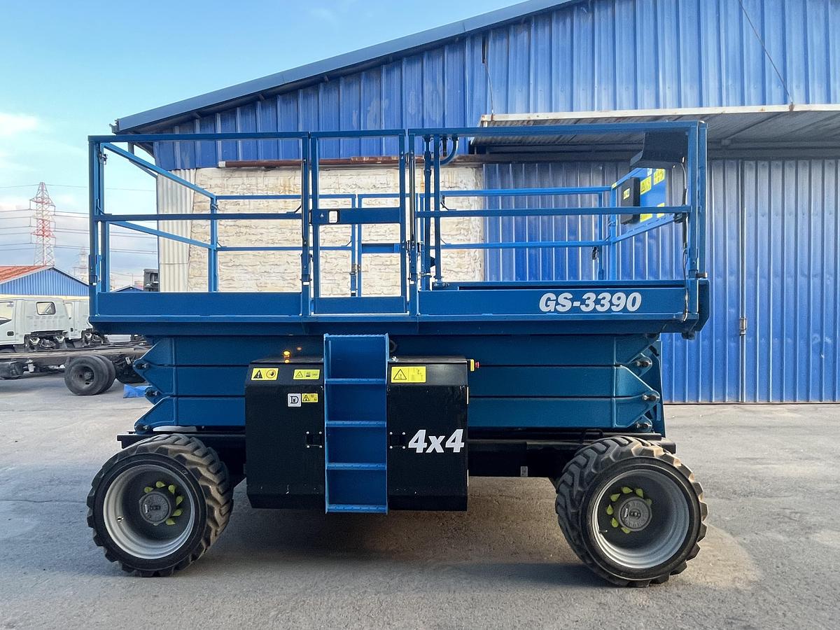 Used 2023 GENIE GS3390
