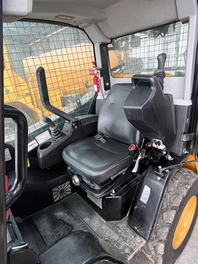 Usado Mini cargador JCB 205 año 2021