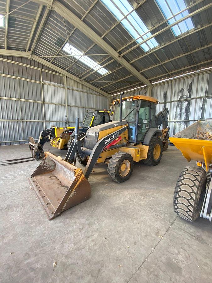 Used 2021 john deree 310L