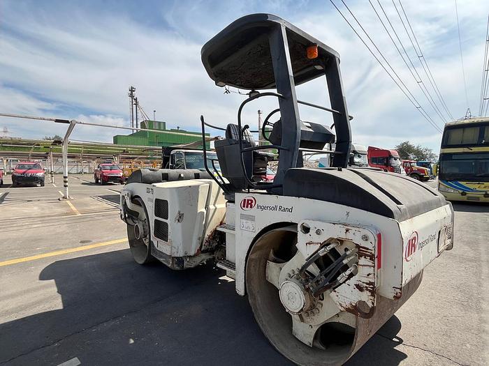 Usado 2004 Ingersoll Rand Doble Tambor para asfalto DD70