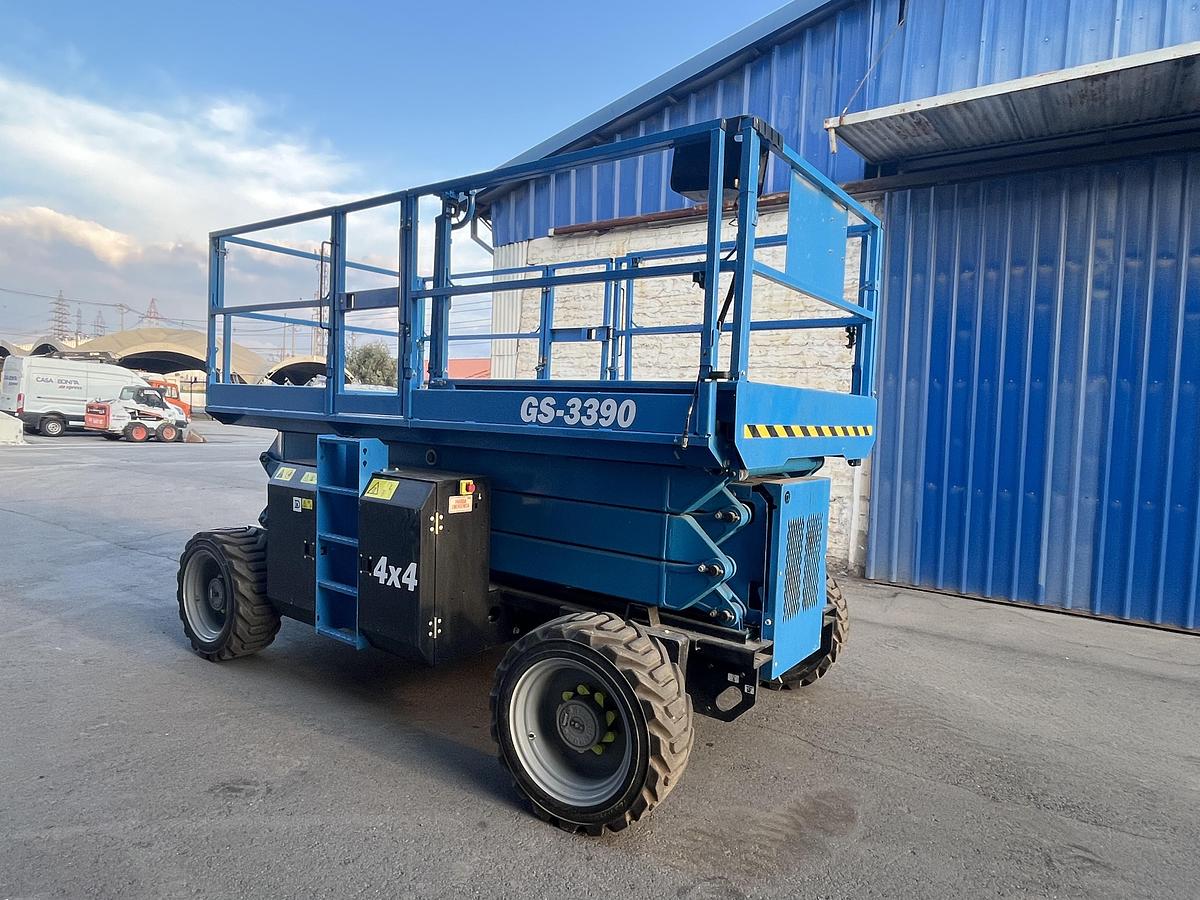 Used 2023 GENIE GS3390