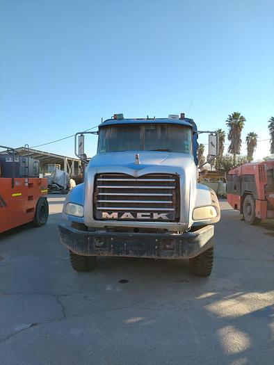 Usado 2015 CAMION ALJIBE MACK GU813 30.000 LITROS