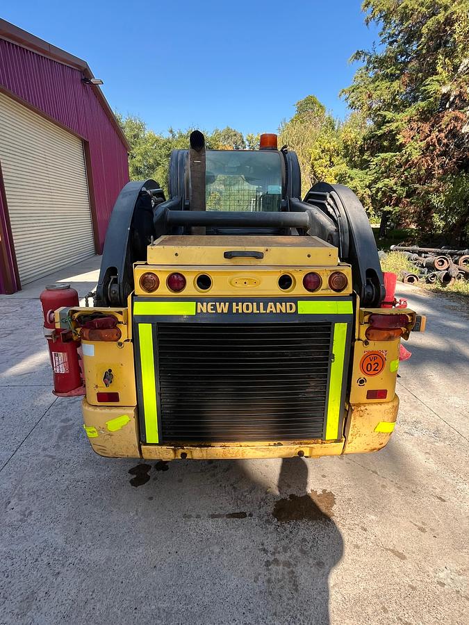 Usado Mini Cargador New Holland L235