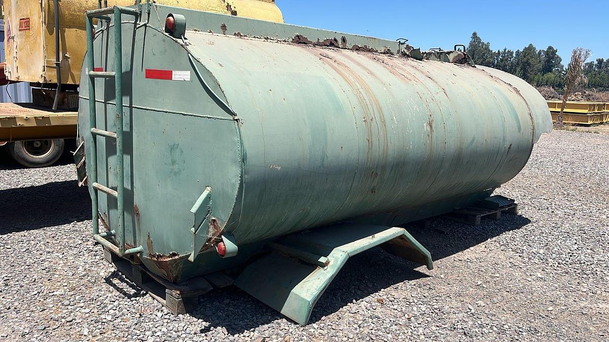 Used CAMION MERCEDES BENZ 1513 CON ESTANQUE ALJIBE