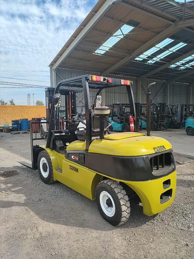 Usado 2015 GRUA HORQUILLA CLARK 05SD