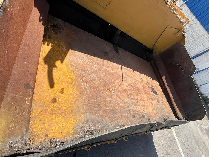 Usado 2002 GEHL 1648 Motor Yanmar de 48HP