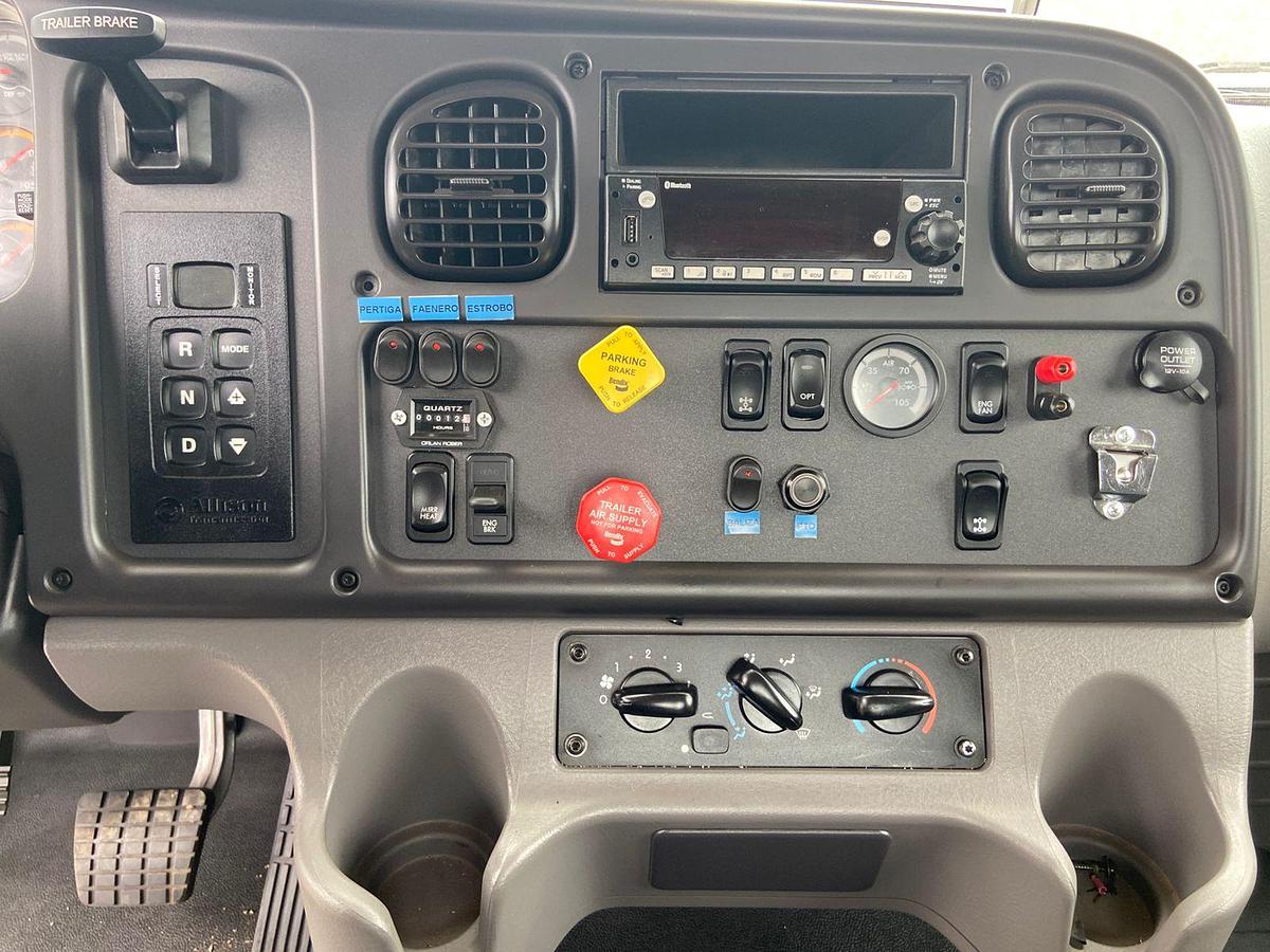 Used 2024 FREIGHTLINER M2106