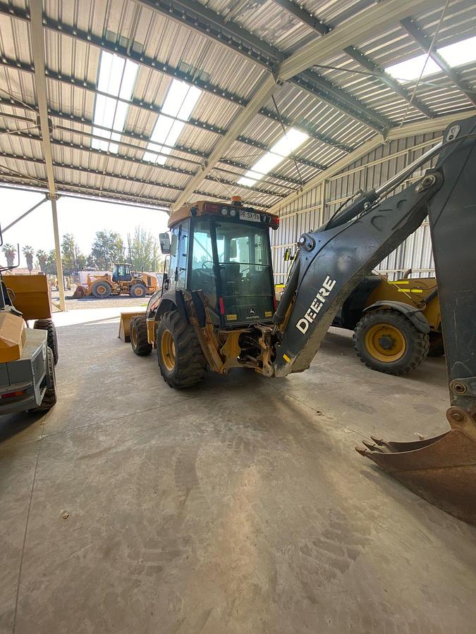 Used 2021 john deree 310L