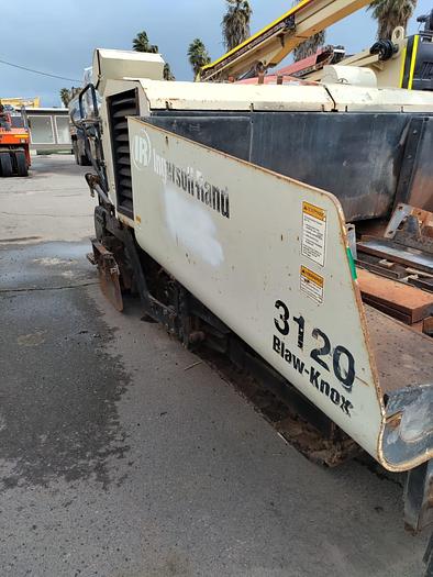 Usado 2007 TERMINADORA DE ASFALTO INGERSOLL RAND 3120 BLAW KNOX