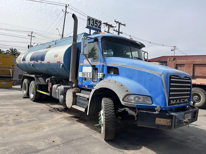 Used 2015 MACK GU813