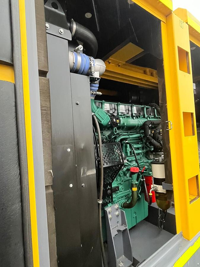 Usado Generador insonorizado Atlas Copco 500 KVA