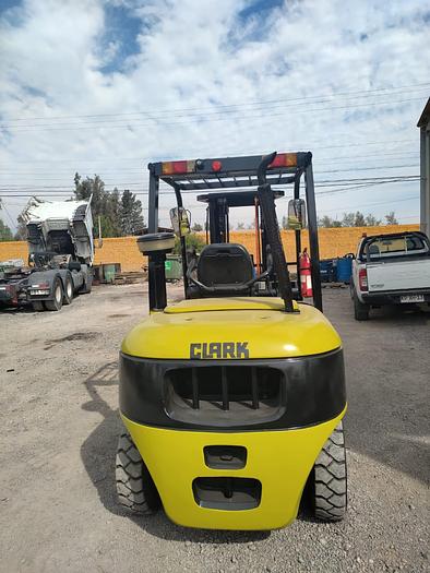 Usado 2015 GRUA HORQUILLA CLARK 05SD