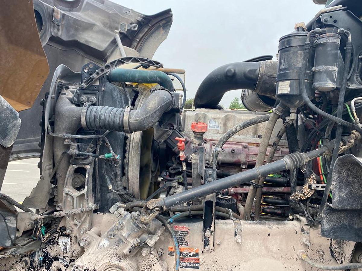 Usado CAMION TOLVA MACK GU813 6X4