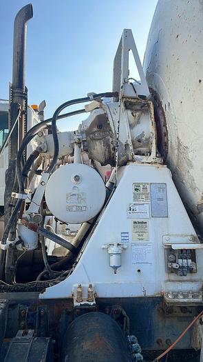 Usado 2013 MACK GU813E Con Equipo Mixer