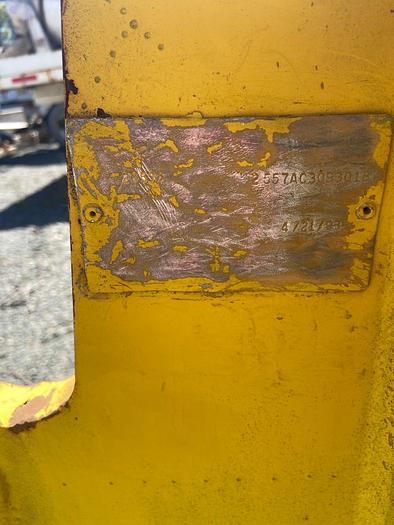 Usado MANIPULADOR DE NEUMATICOS 2557A