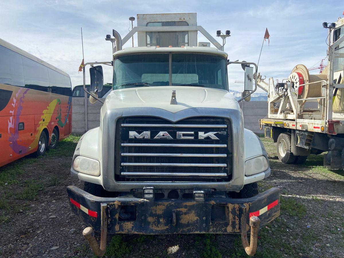 Used 2016 MACK GU812E