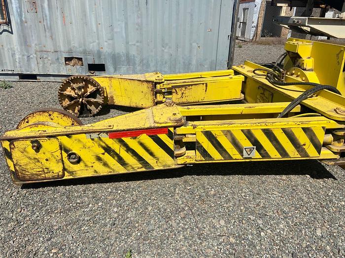 Usado MANIPULADOR DE NEUMATICOS 2557A