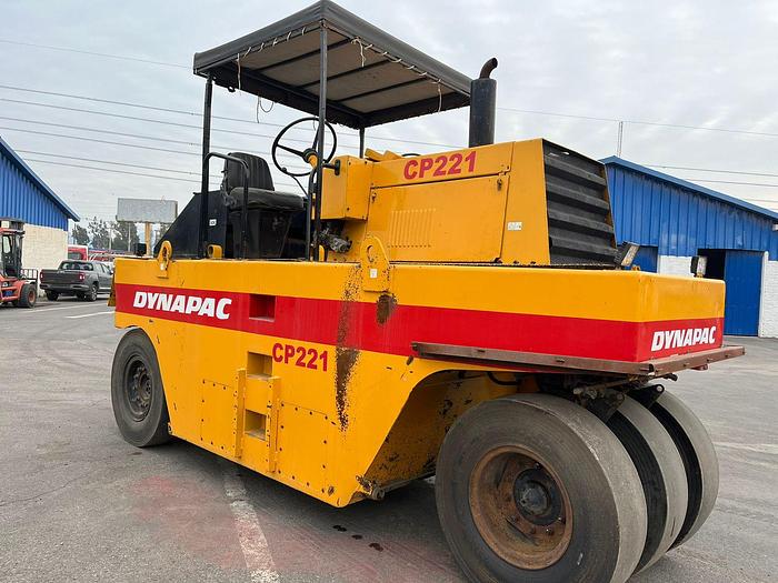 Usado 1997 Rodillo Dynapac CP 221 con 3,545 horas