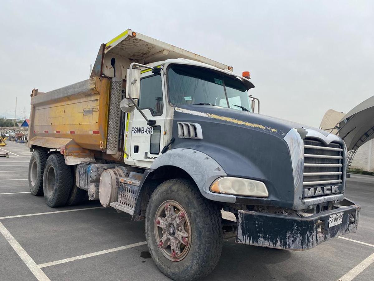 Usado CAMION TOLVA MACK GU813 6X4