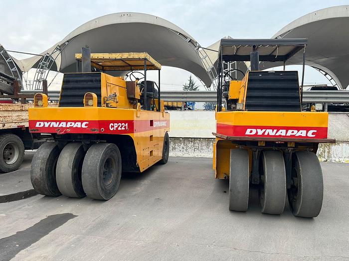 Usado 1997 Rodillo Dynapac CP 221 con 3,545 horas