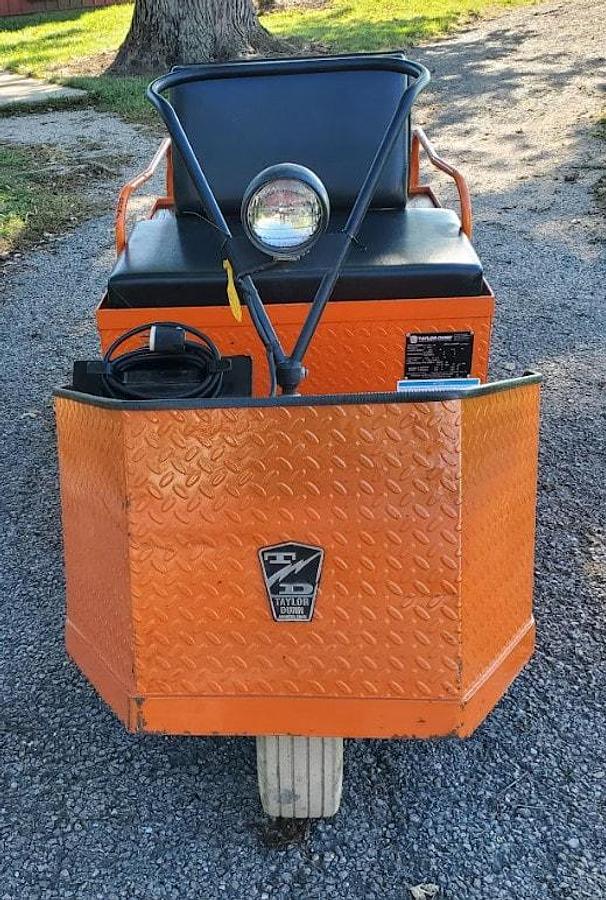Used 2021 Taylor Dunn SS536 Step Saver