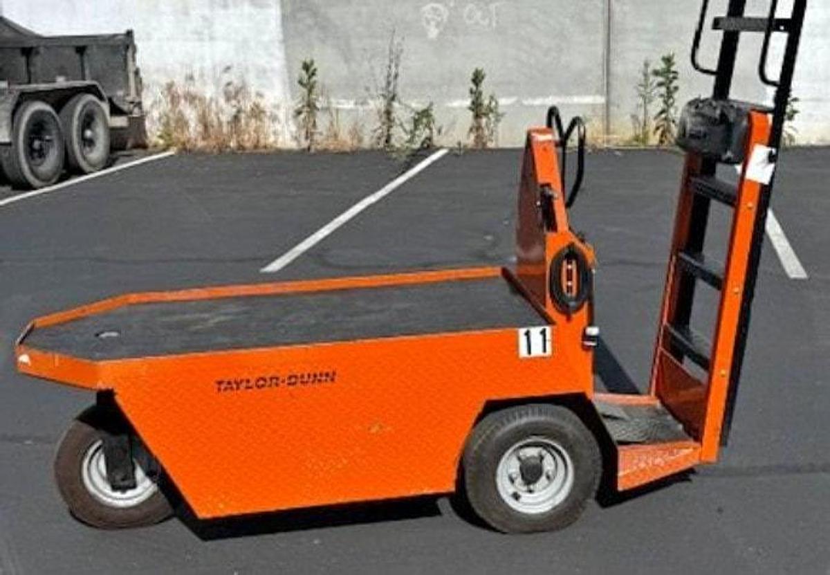 Used Taylor Dunn SC-100 Stock Chaser