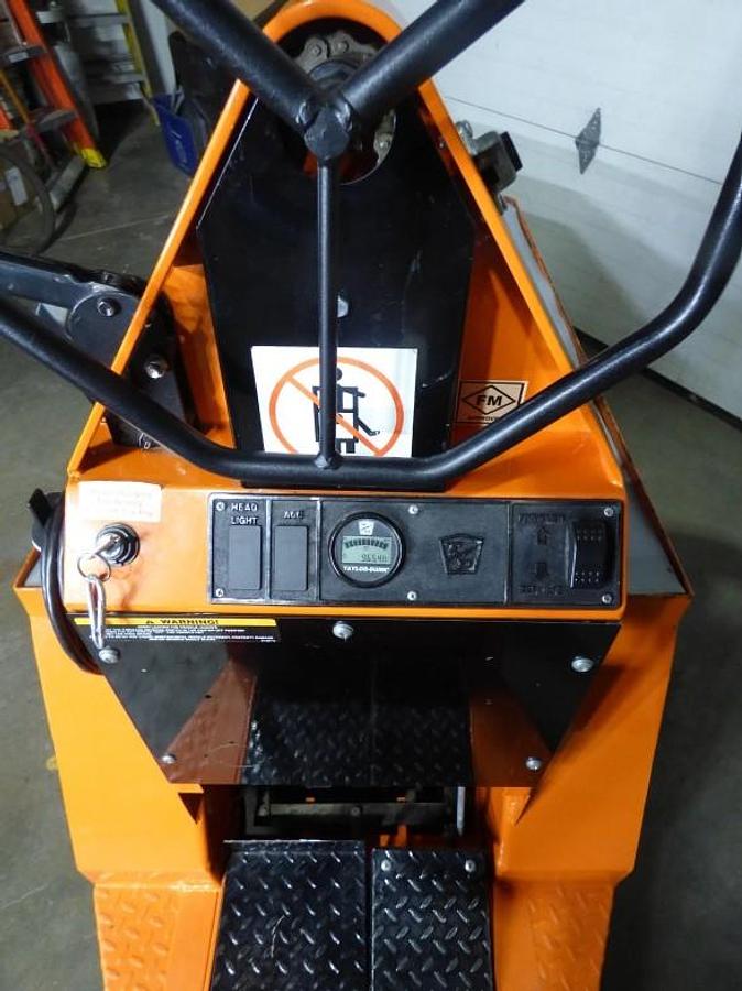 Used Taylor Dunn SC100 Stock Chaser