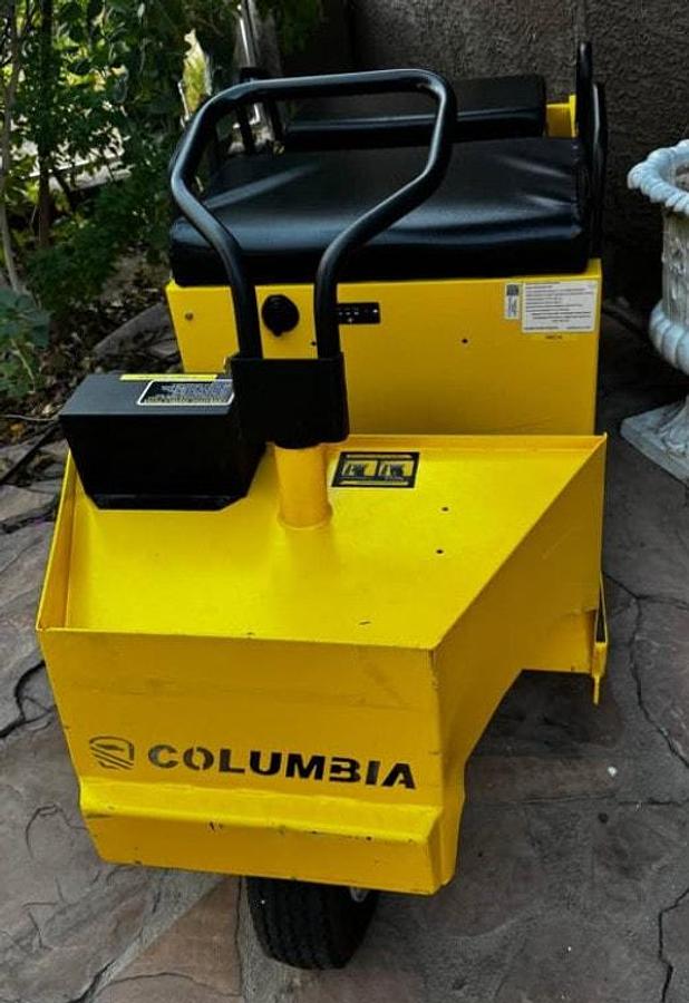 Used 2020 Columbia Expediter -100 Step Saver