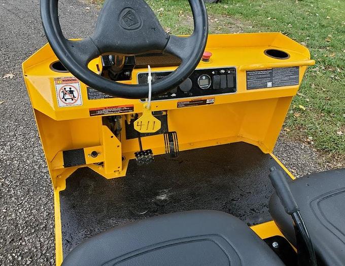 Used 2017 Taylor Dunn B5-440 Bigfoot