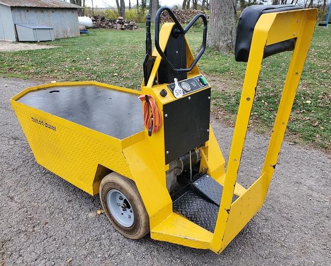 Used 2012 Taylor Dunn SC090