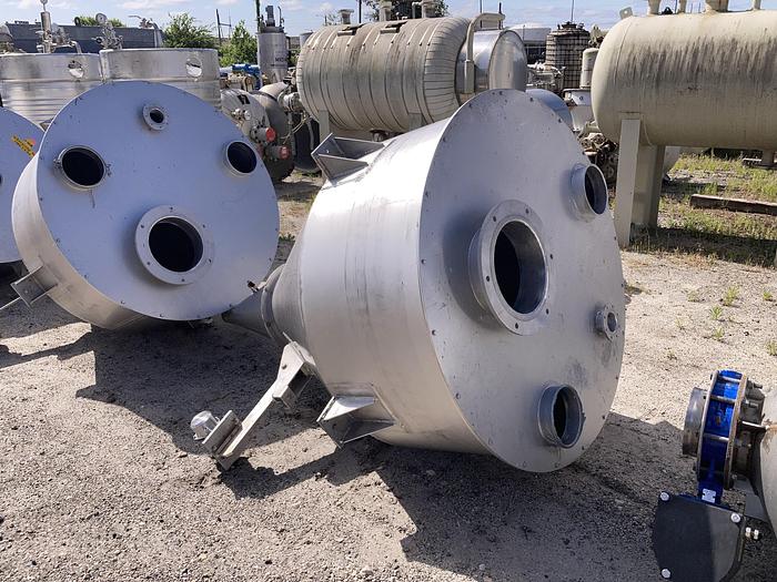 Used Used approximately 200 gallon stainless steel vertical tank