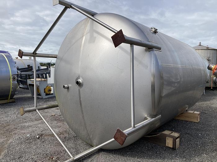 Used Used Walker 6000 gallon T304 Stainless Steel vertical food grade tank