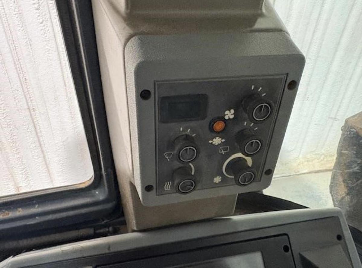 Used 2000 Case 580 SL II