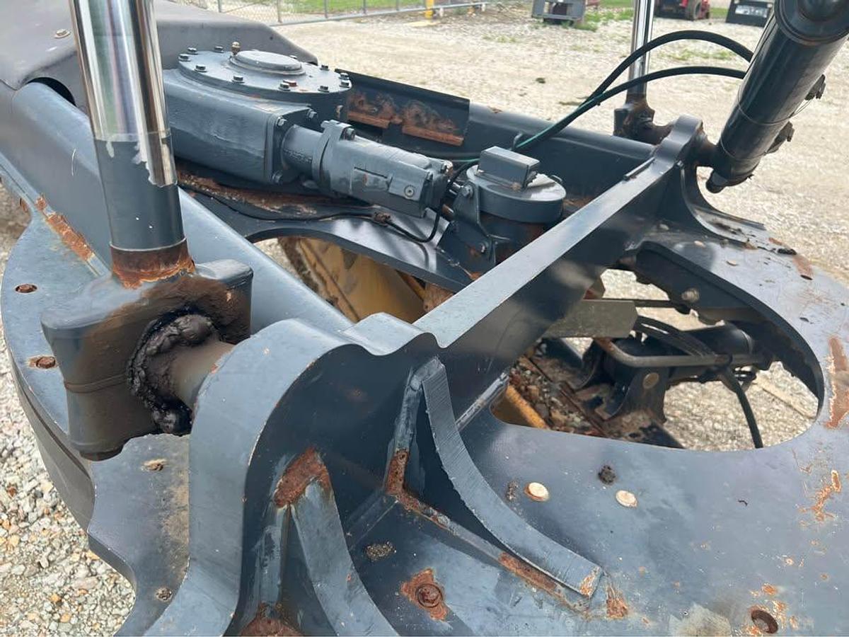 Used 2011 John Deere 772GP