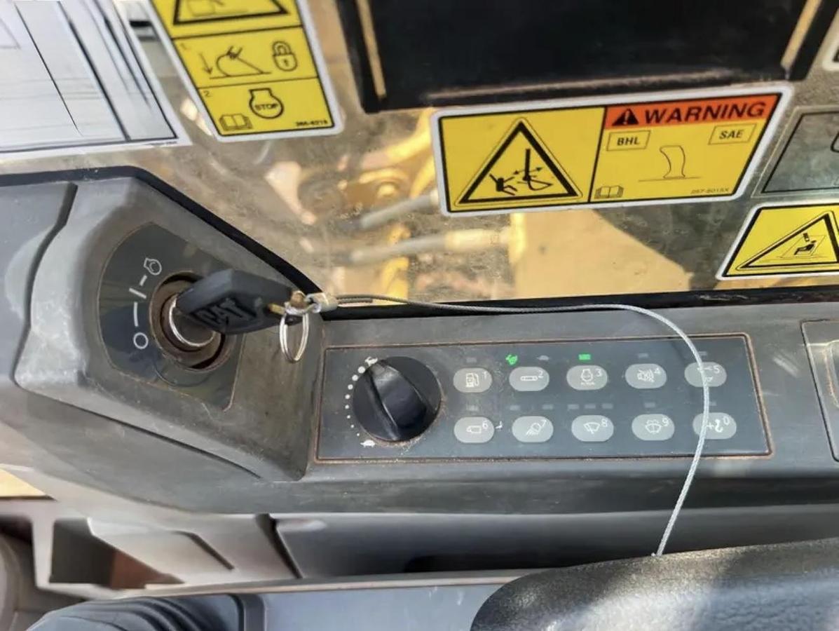 Used 2017 Caterpillar 320FL