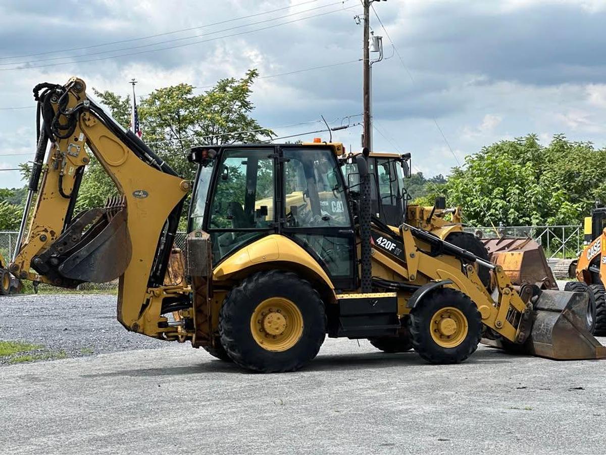 Used 2014 Caterpillar 420F IT
