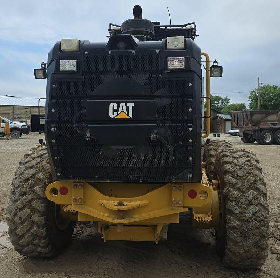 Used 2012 Caterpillar 140M2