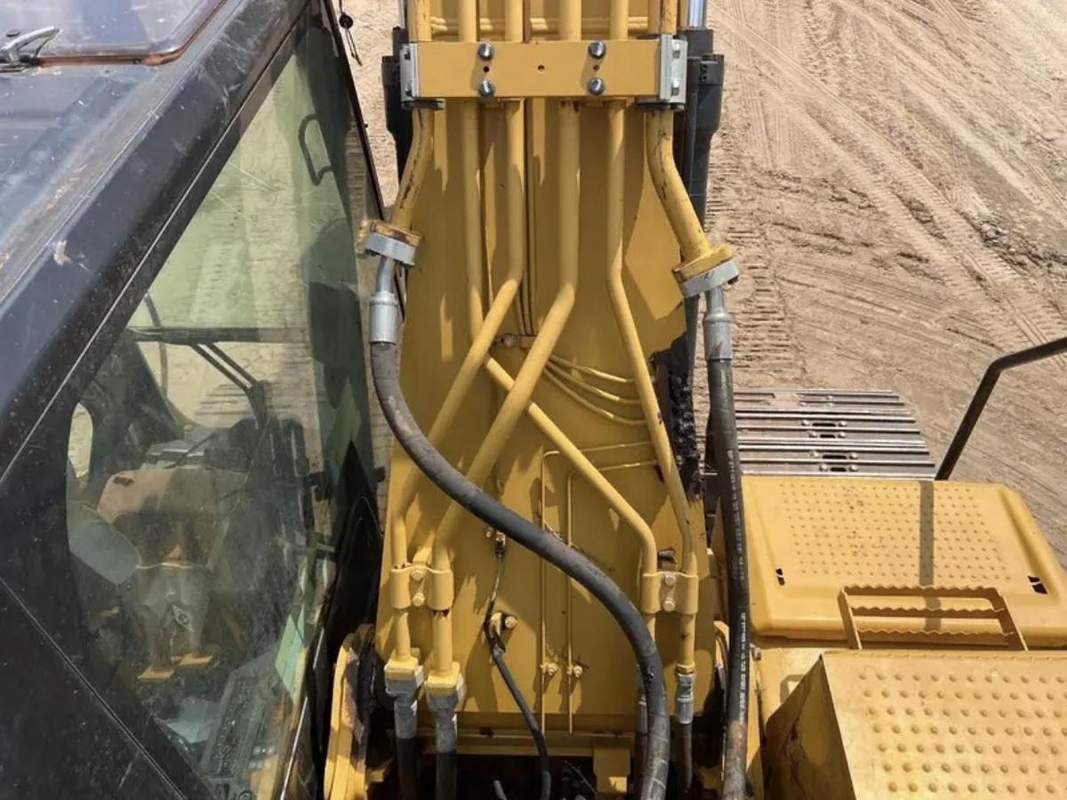Used 2017 Caterpillar 320FL