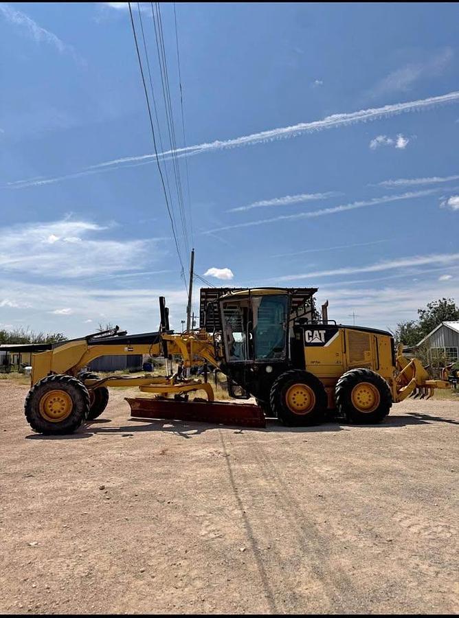 Used 2012 Caterpillar 140M