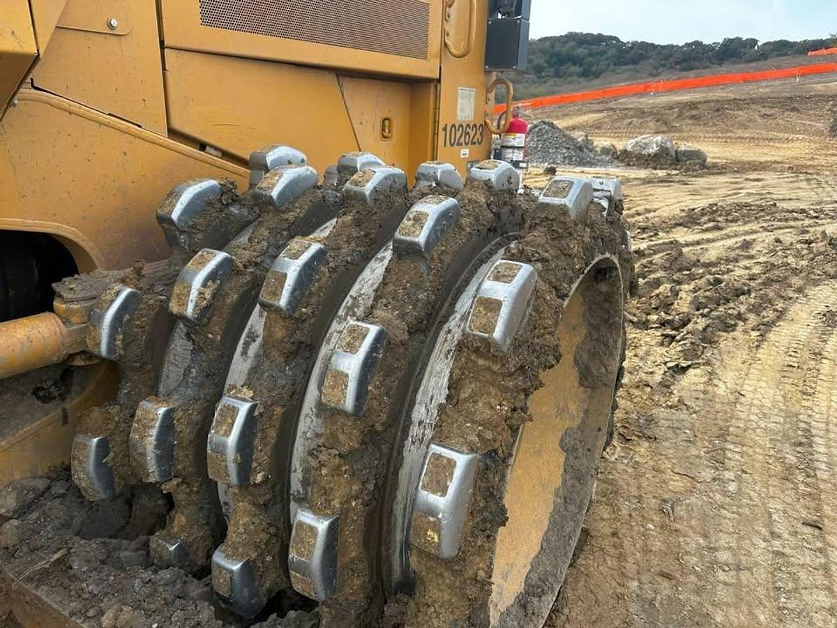 Used 2012 Caterpillar 815f2